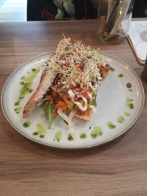 Spicy cauliflower focaccia 🌱 at Koek van Nouk in Arnhem