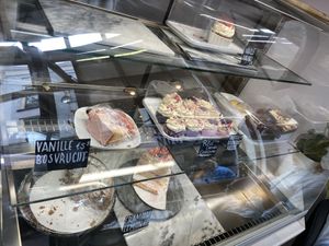 Fridge with pies: everything here is vegan. I tried the raspberry/lemon pie and the forest fruit cupcake: both had dry cakes but creamy and fluffy cream layers/toppings. They were too sweet for my taste. at Koek van Nouk in Arnhem