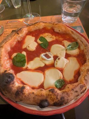 Margherita con formaggio vegano at Fradiavolo Pizzeria in Modena