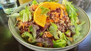 Quinoa salad with tofu and peanuts at Arômes et Saveurs - Carouge in Geneva