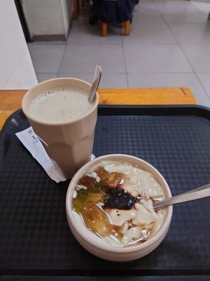 Hot beancurd and sugar pudding with grass jelly, chocolate and ginger toppings at Tào phớ Jelly Bean in Hanoi