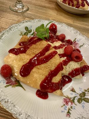 Himbeer-Cheese-Crêpes ⭐️⭐️⭐️⭐️⭐️  at Vegan Friends Kitchen in Warsaw
