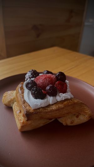 Danesa con crema y berries  at RURAL in Cochamo