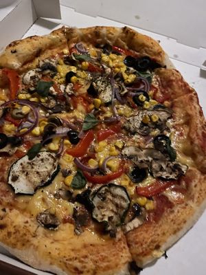 Pizza Vegetaria mit veganem Käse   at Buon Gusto Pizzeria in Leipzig