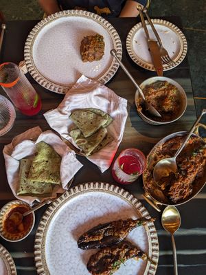 Spinach chapati, stuffed aubergine and potatoes #Veganuary at Nksha in Mumbai