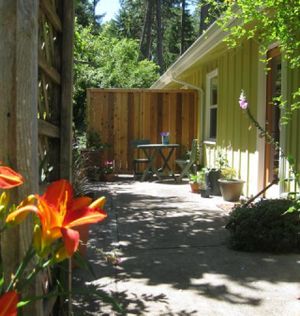 The Tandem Room features its own large private patio. at Velo Bed and Breakfast in Eugene