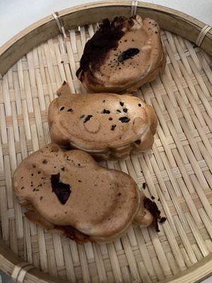 Enjoy them on a bamboo plate! at TAUHUYAKI - 島呼燒 in Taipei