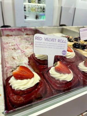 Red velvet rolls  at Cinnamood in Vienna