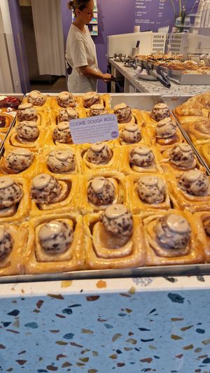 plentyyyy at Cinnamood in Vienna