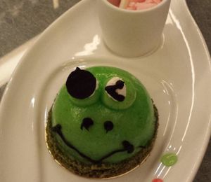 Dessert! Frog Prince - made with green apple.. Not too sweet, taste is just so nice!!!   at JenDow - Lian Shiang Jai 莲香斋 in Shanghai