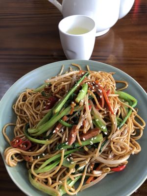 Fried noodles at JenDow - Lian Shiang Jai 莲香斋 in Shanghai