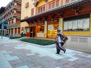 Outside side-view of Jen Dow at JenDow - Lian Shiang Jai 莲香斋 in Shanghai