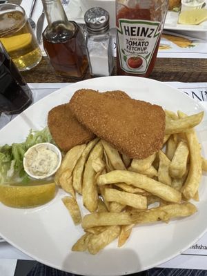 vegan fish & chips with vegan tartar sauce (at first i was scared they gave me a real fish lol, the resemblance is uncanny, but it didn’t taste fishy)  at Hobson's Fish & Chips - Charing Cross in London