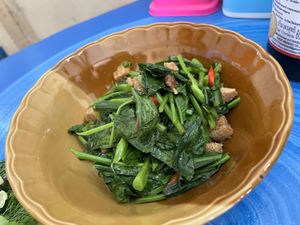 ผัดคะน้าหมูกรอบ เจค่ะ Vegan stir fried vegetables with vegan mock up crispy pork.   at Atorn Jay Food - อาทรอาหารเจ in Phetchabun