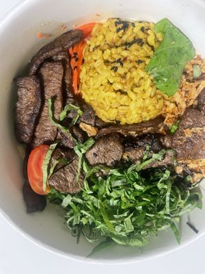 It has fresh vegetables, actually more in the bottom of the bowl. Generous amount of plant-based meat which is marinated well.   at Poke All Day - Gongdeok in Seoul