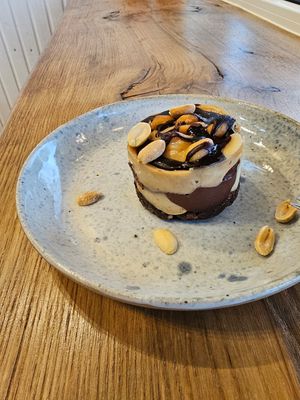 Snickers vegan desert at Daržo Dubuo in Vilnius