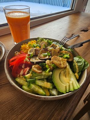 Oyster mashroom bowl at Daržo Dubuo in Vilnius