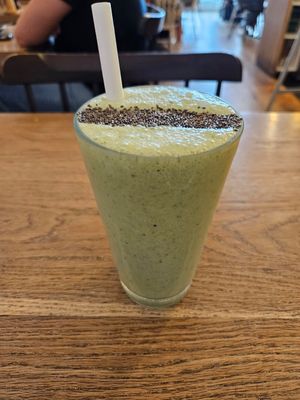Green smoothie at Neo Cafe & Eatery in Wellington
