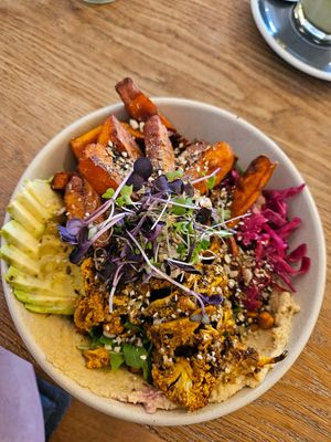 Wellnessbowl made vegan (without feta) at Neo Cafe & Eatery in Wellington