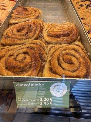 vegan cinnamon roll  at Steinecke in Berlin