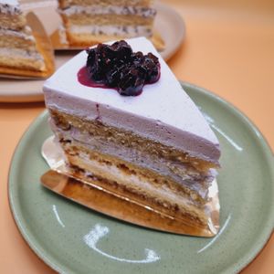chickpea cream Blueberry cake at Yellow Forest in Suwon