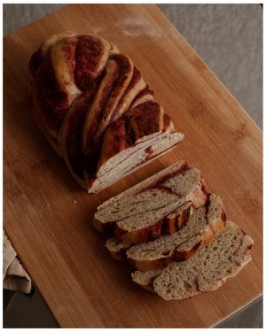 Babka frutos rojos at Cuenco Panadería Artesanal in Cundinamarca