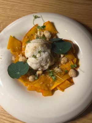 Veganes Cashew Burrata mit Kürbis at Frieda in Kassel