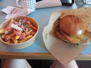 Vienna burger and hot chilli fries at Swing Kitchen in Leipzig