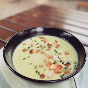 Erdäpfel-Lauchcremesuppe mit Croutons  at Neuland in Vienna