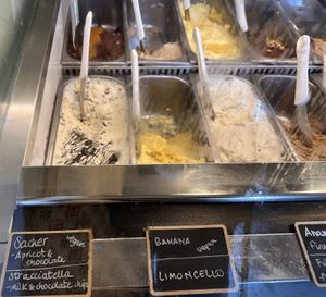 Gelato flavors   at Lato 15 in Rome