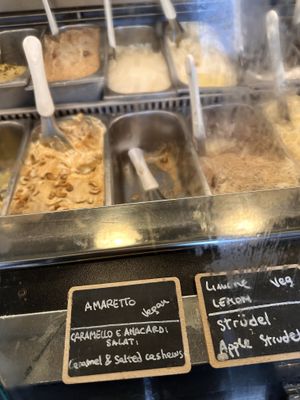 Gelato flavors   at Lato 15 in Rome