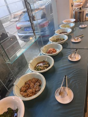 Salats  at Jixiang Vegetarian Restaurant in Lijiang