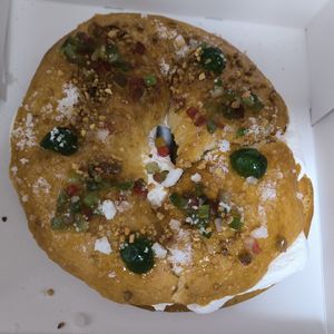 Roscón de reyes vegano relleno de nata #Veganuary at Le Chaton in Cartagena