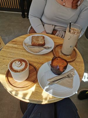 Vegan blueberry muffin and cappuccino and iced latte with oat milk. Banana bread was not vegan. at Simba Bru Coffee Roasters in Watford