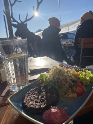 Umami rote Beete Taler mit Salat  at Skihütte Oberbeuren in Kaufbeuren