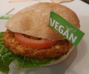 Plantbased crunchy 'chicken' burger (Veganuary special) #Veganuary at backWERK in Bocholt