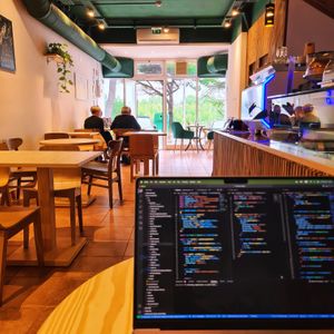 Work friendly at Saíra Café in Cascais