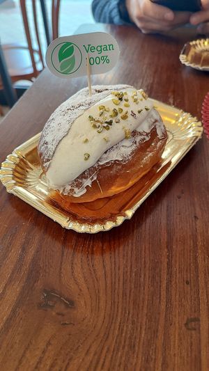 Maritozzo al pistacchio #Veganuary at Pasticceria Artemisia in Ravenna