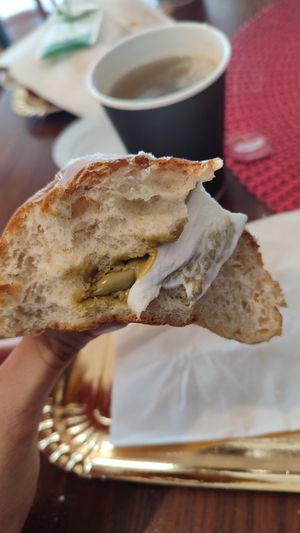 Maritozzo al pistacchio #Veganuary at Pasticceria Artemisia in Ravenna