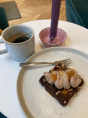Saftiger veganer Avocado-Nussbrownie #Veganuary at Patisserie Kastner in Freiburg