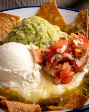 Guacamole Salsa agria y pico de gallo at La Condesa  in Barcelona