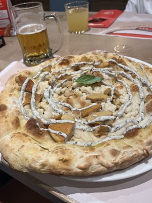 Pizza Toskana  at Pizzeria Dirigì in Lido Di Jesolo