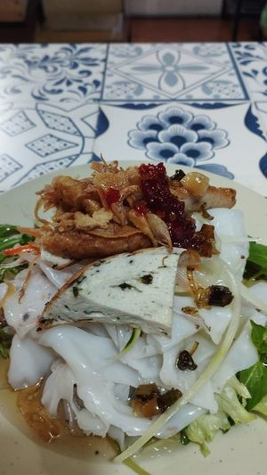 Underneath the Banh Cuon, there is a thick bed of shredded veggies and herbs, I love it. at Quán Chay Diệu Hoa in Hoi An