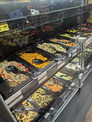 Salad bar at HEL - Alepa - T2 in Vantaa
