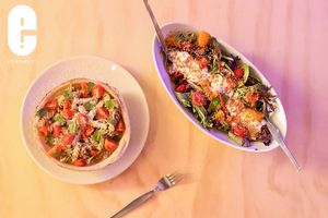 Pasta y ensalada. at El Hipopótamo Azul in Toluca