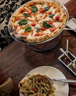 Deliciosa comida, excelente trato y por fi pude visitar el lugar, siempre pedía a domicilio y es un lugar al que sin duda recomiendo. at El Hipopótamo Azul in Toluca