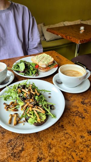 Sauerteigbrot (Erbse) & Sandwich (Gemüse) at Karl-Otto in Mannheim