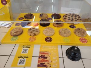 You can choose from 12 different flavors at Happy Cookie in Porto