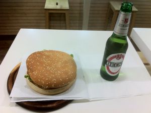 Burger and beer at Universo Vegano - Navigli in Milan