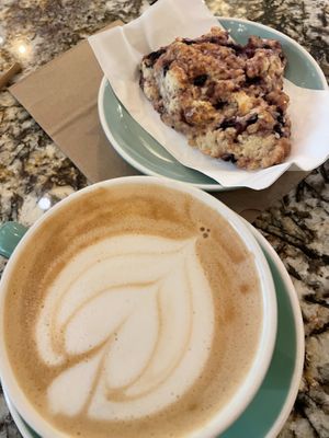 Finest coffee in Montreal! What a delightful place, lovely little shop, I  had, oat latter with a vegan fruit scone - just as others have said there are a few vegan options. Love at Le Petit Dep  in Montreal
